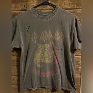 Def Leppard distressed tee
